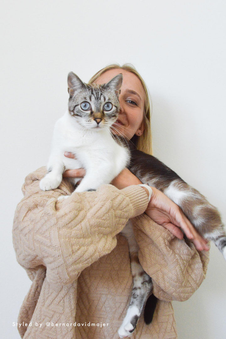 Oversized chunky knit triangle pullover made from organic cotton